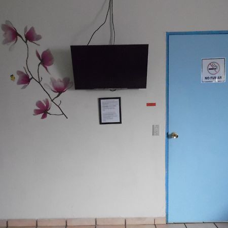Hotel Happy House ซานซัลวาดอร์ ภายนอก รูปภาพ